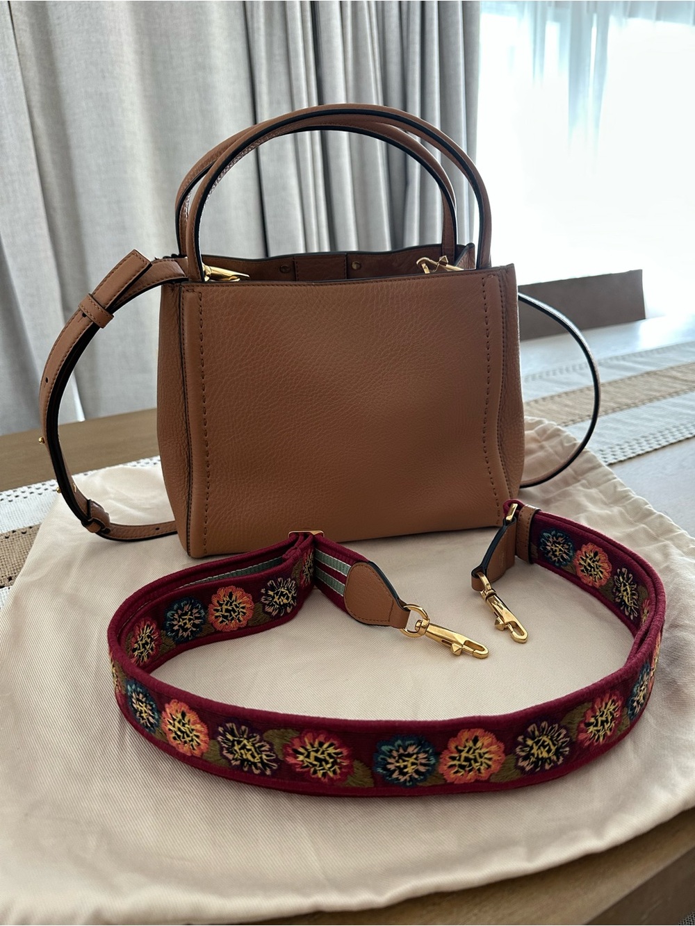 Valentino Garavani Alltime Medium Handbag in Grainy Calfskin - Picture 2 of 7